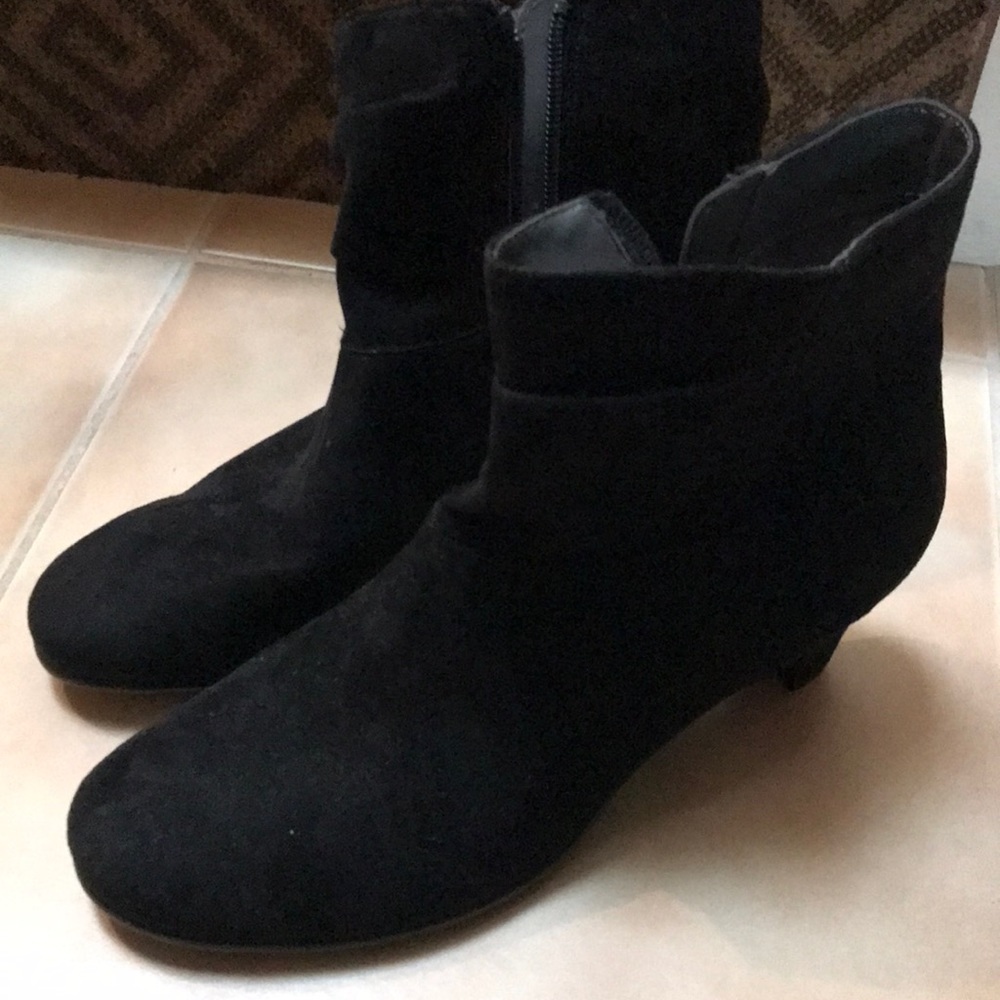 Aerosoles Black 2in suede boots